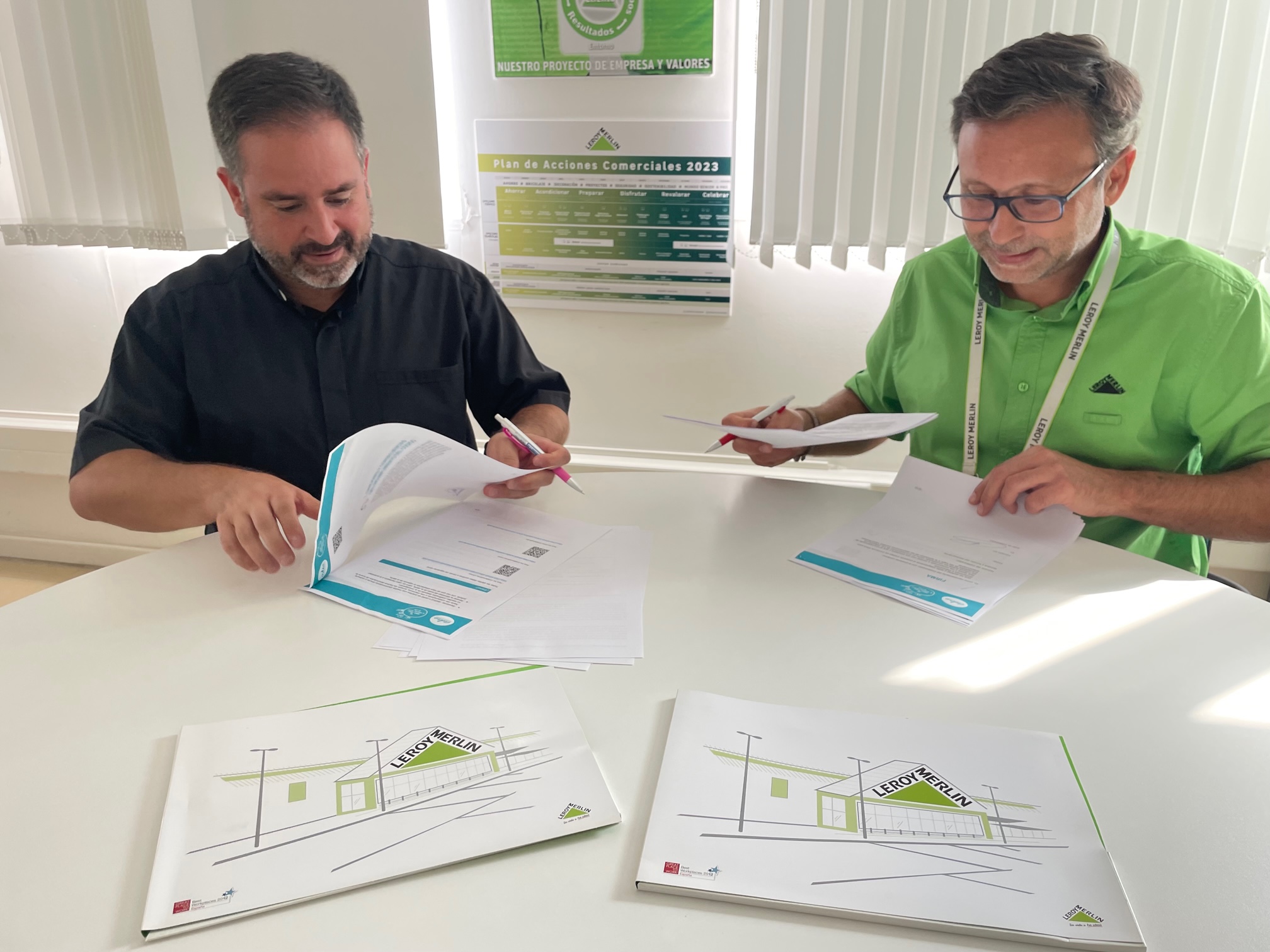 LEROY MERLIN ESPAÑA FIRMA UN CONVENIO DE DONACIÓN CON CÁRITAS GANDIA