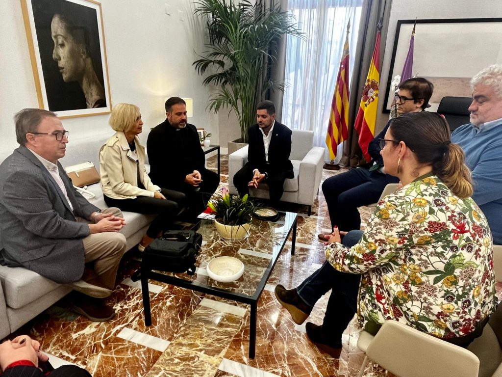 Presentación nuevo equipo Cáritas al Gobierno local de Gandia