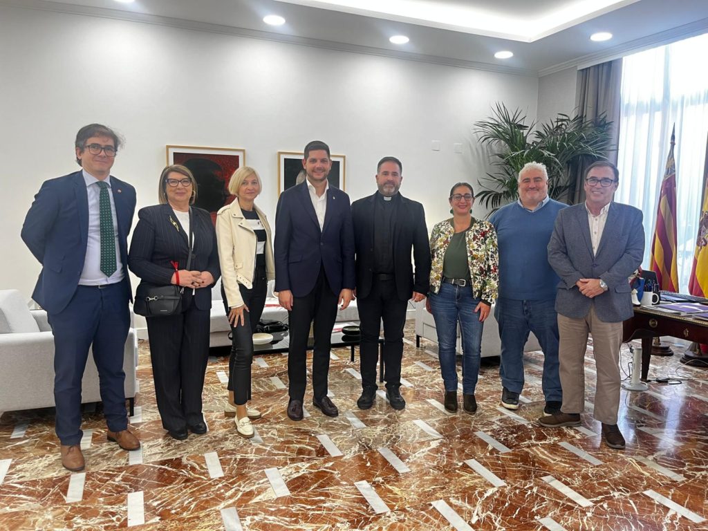 Presentación nuevo equipo Cáritas al Gobierno local de Gandia