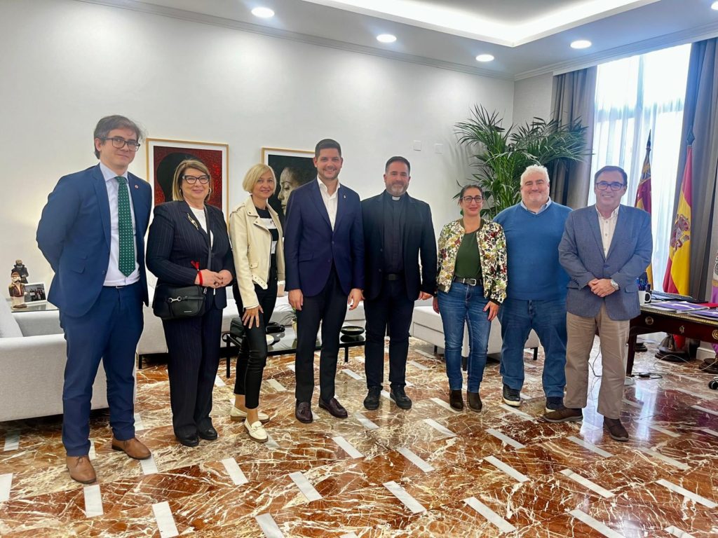 Presentación nuevo equipo Cáritas al Gobierno local de Gandia