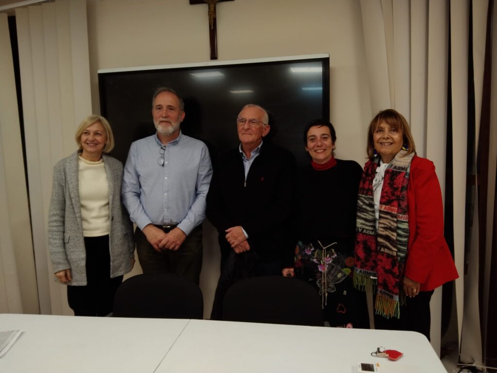 Maite Boscá, directora de Cáritas Gandia; Fernando Ribas de Pina Pérez, técnico en Intervención Laboral de Proyecto Hombre; Esther Moreda, coordinadora de Proyecto Hombre en Gandia y Liduvina Gil, concejala delegada de Sanidad, Calidad de Vida y Políticas Saludables, Cooperación e Integración