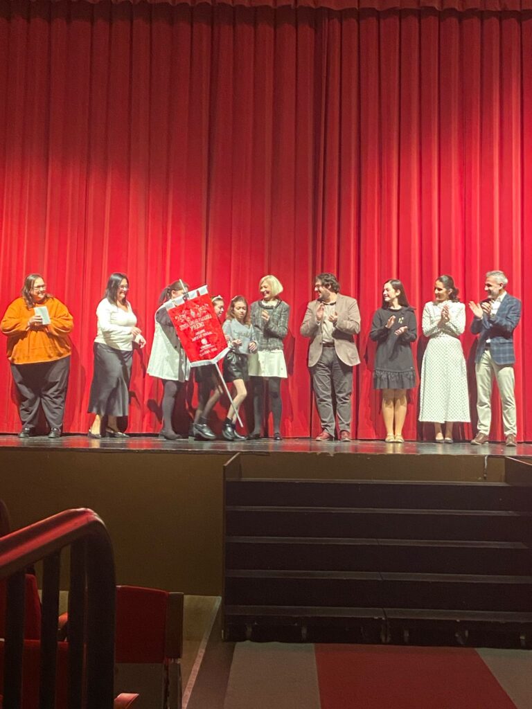 Primer Premio Cáritas entregado a la Falla Marqués de Campo-Perú