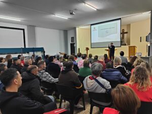 Juan José Monfort, presidente de Cáritas Gandía, en la presentación del Plan Estratégico 2025-2028