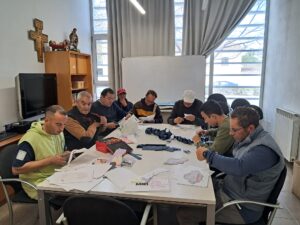 Residentes del Centro de Atención Integral para personas sin hogar decoraron las instalaciones y armaron la falla