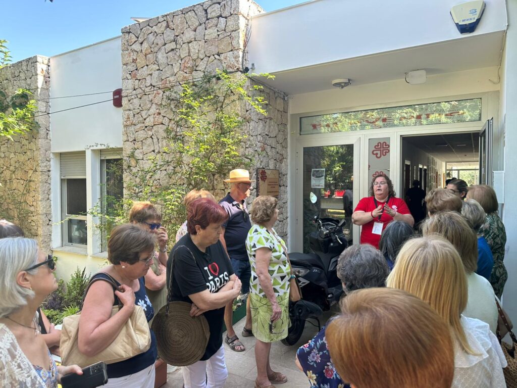 Miembros de Cáritas Requena, Utiel y San Antonio participaron de la Ruta de la Solidaridad en una jornada de conocimiento y aprendizaje mutuo