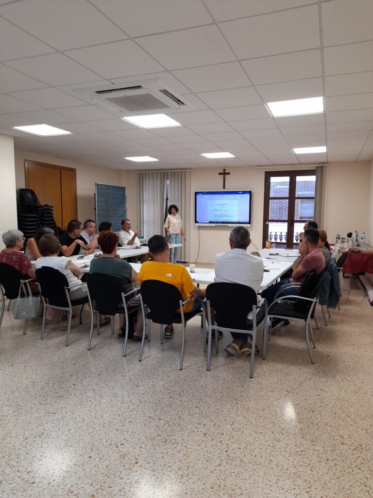 Encuentro formativo de mecanizadores de SICCE en la sede de Cáritas Gandía