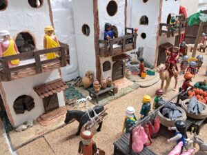 Residentes del CAI han montado un Belén para el Concurso de Belenes y Tarjetas que ha organizado la Junta de Hermandades de Semana Santa