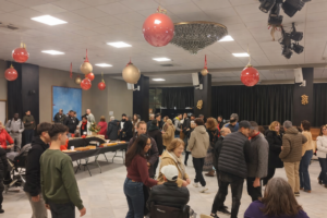 Cáritas Interparroquial celebra el Día del Voluntariado y la Navidad en un encuentro comunitario