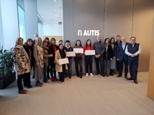 El pasado mes de diciembre se ha realizado la entrega de las Becas AUTIS a cuatro estudiantes de nuestra ciudad, una iniciativa impulsada por AUTIS Ingenieros S.L.U., empresa que forma parte del Programa de Empresas y Entidades con Corazón de Cáritas Gandía.