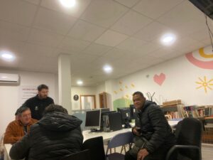 Taller Crecer en Grupo, impartido por el psicólogo Pepe Gutiérrez, de Cáritas Gandía