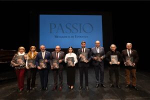 Cáritas Interparroquial de Gandía asistió el pasado sábado a la presentación de la revista Passio 2026, celebrada en el Teatro Serrano, una cita ya emblemática que marca el inicio del camino hacia la Semana Santa gandiense.
