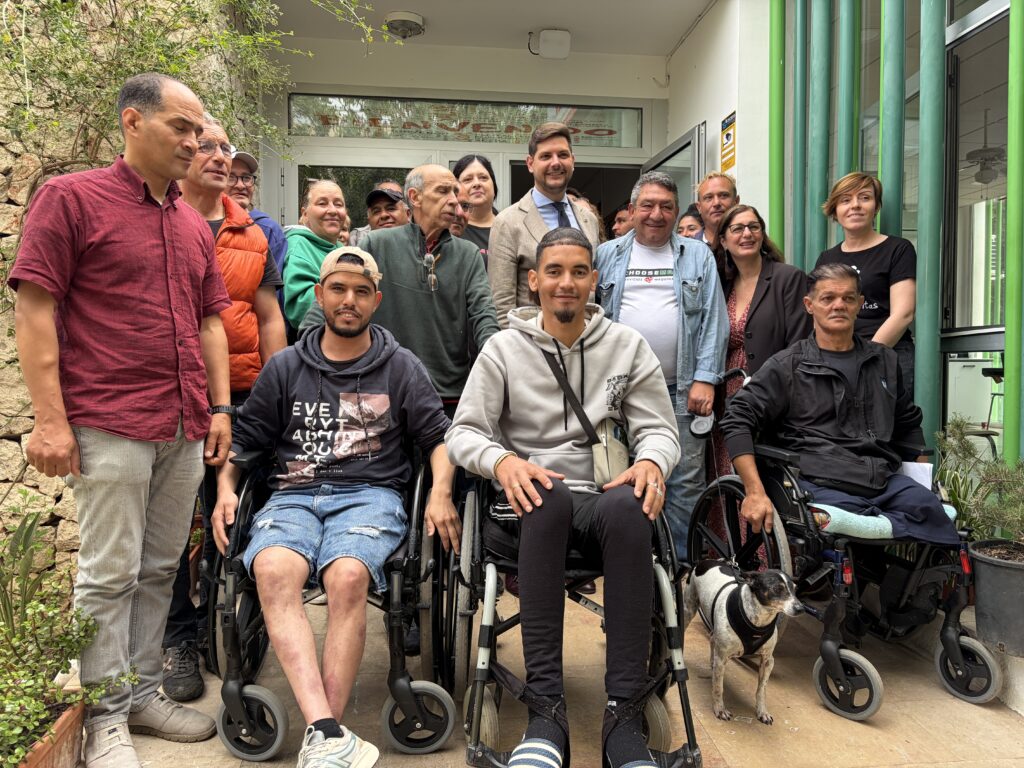 Cáritas Gandía retoma el espacio “Café con Éxito” con el alcalde como primer invitado