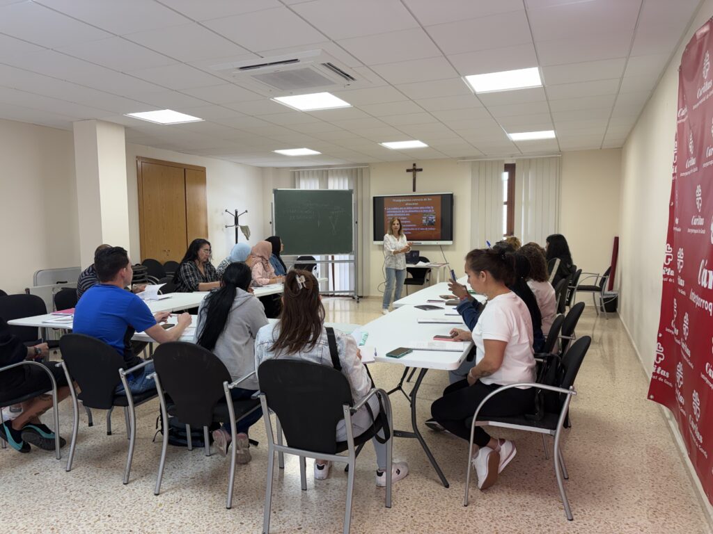 Desde el Programa de Empleo Inclusivo de Cáritas Interparroquial de Gandía hemos incorporado el Curso Básico en Manipulación de Alimentos como una de las principales novedades durante el año 2026.