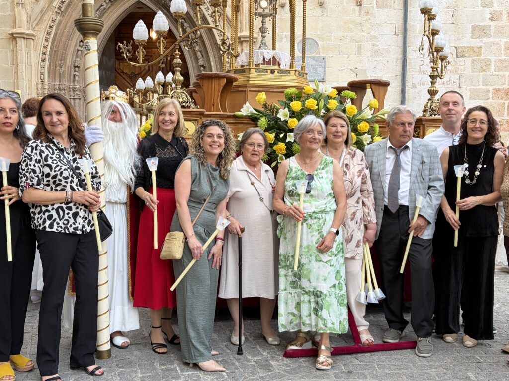 Cáritas Interparroquial de Gandía participó este domingo en la Procesión del Corpus Christi, uno de los momentos más importantes de la Semana de Caridad.