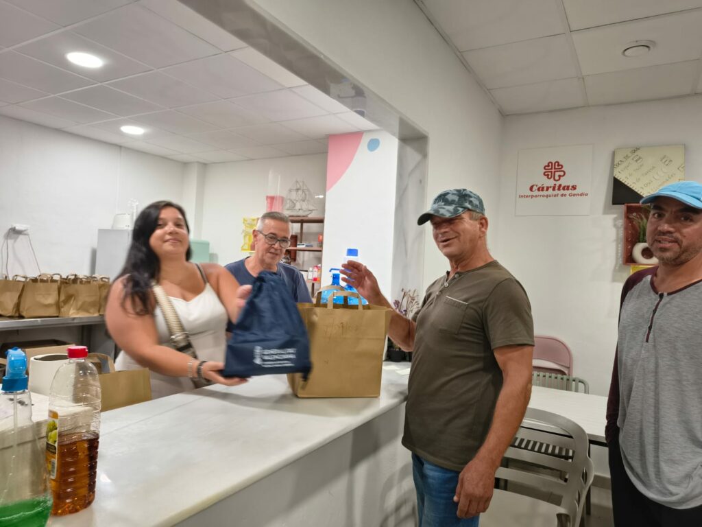Cáritas Gandía refuerza la atención a las personas sin hogar durante las olas de calor