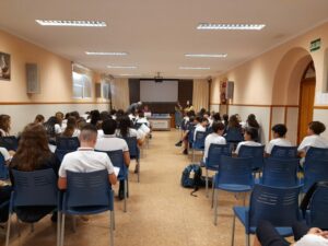 Desde Cáritas Gandía hemos visitado el Colegio Esclavas del Corazón de Jesús de Benirredrà para compartir una jornada de sensibilización y acercamiento al voluntariado.